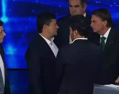 Moro ao lado de Bolsonaro no debate