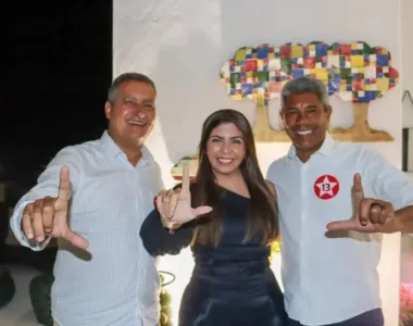 Mariana participou de jantar ao lado do governador Rui Costa (PT) e do candidato Jerônimo Rodrigues (PT)