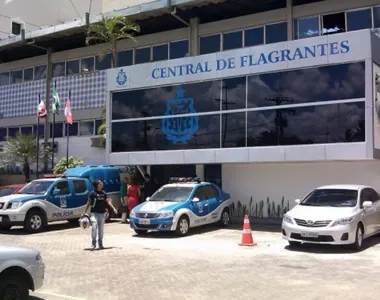 As vítimas ficaram em pontos distintos de Salvador, na Bahia, e o veículo foi largado às traças em Simões Filho