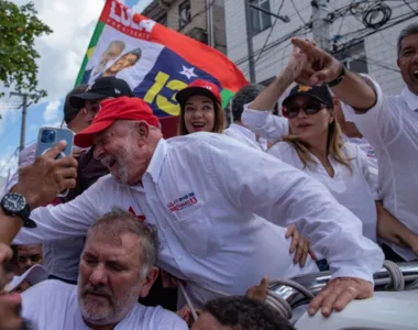 Nas visitas que faz à Bahia, Lula atraiu milhares de pessoas por onde passou, como na visita à Colina Sagrada, em Salvador