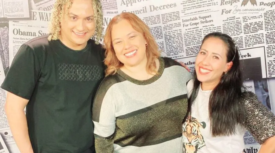 Adan Nascimento com Chris Guimarães (centro da foto) e  Déia Barretp