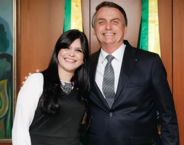 Dayane Pimentel ao lado de Bolsonaro