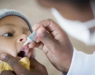 A Vacina contra a poliomielite permanece disponível em Salvador