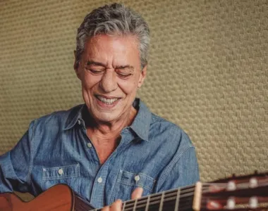 Chico Buarque cancela shows em Salvador por está com Covid