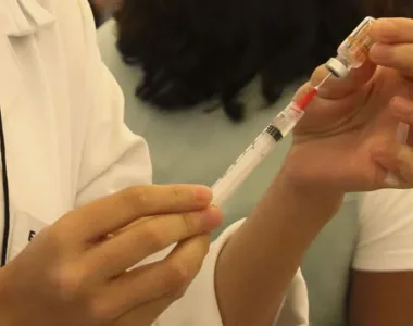 Brasileiros estão deixando de reforçar vacinação contra covid