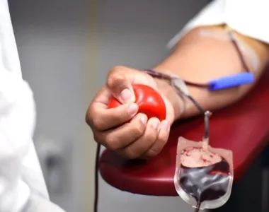 O processo não dói e dura em média 40 minutos. Uma única doação de sangue pode salvar até quatro vidas.
