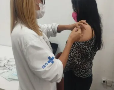 Centro LGBT recebe Mutirão de Vacinação
