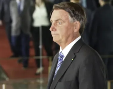 Após chá de sumiço, Bolsonaro deu o ar da graça no Planalto