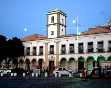 Câmara de Salvador suspende o acesso do público