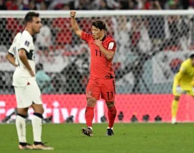 Os sul-coreanos anotaram o gol da classificação nos acréscimos