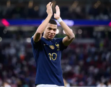 O atacante da França alcançou cinco gols marcados no Qatar e nove em dois Mundiais