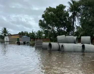 Chuvas deixam mais de 150 mil afetados e 14 mil desalojados na Bahia