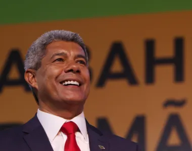 O novo governador da Bahia, Jerônimo Rodrigues (PT) esteve na cerimônia na manhã deste domingo, 1°
