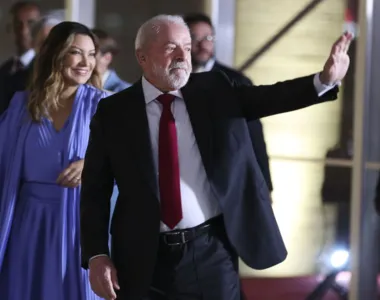 Lula com Janja durante a posse