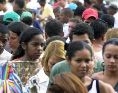 75% dos consumidores em Salvador das classes C e D acreditam que sua situação financeira para compra de produtos tende a melhorar ao longo de 2023