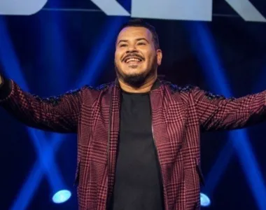 Morre Renatinho, cantor do Bokaloka, após sofrer infarto durante show