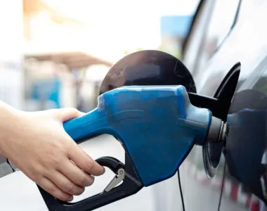 Preço médio do litro da gasolina subiu de R$ 4,96 para R$ 5,12