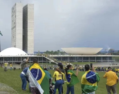 Bolsonaristas invadem Brasília