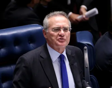 Senador quer botar Bolsonaro na parede