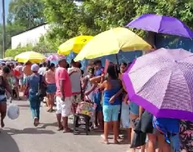 Longas filas na porta da Semop