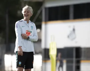 A técnica da Seleção Brasileira tem a disputa de Sarina Wiegman, da seleção inglesa, e de Sonia Bompastor, do Lyon