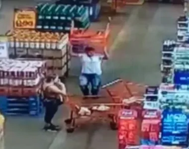 Cliente de supermercado ficou inconsciente após ter sido atingida por carrinho de compras