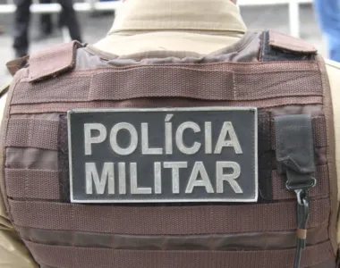 A vítima foi identificada amarrada horas após o crime por policiais militares