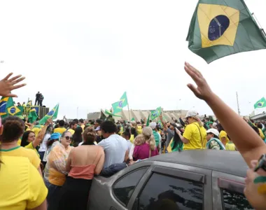 Pessoas protestam contra resultado das eleições