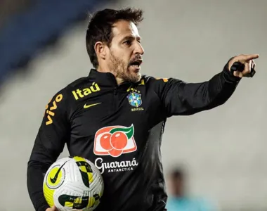 Ramon Menezes, técnico interino da Seleção Brasileira, chama atletas para amistoso