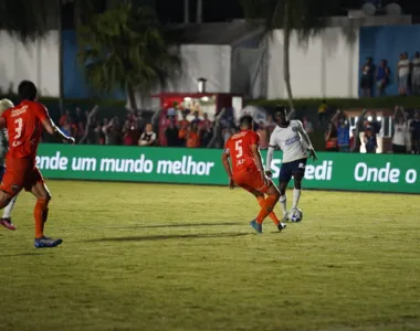 Gol de Biel salva o Bahia, que vence o Camboriú fora de casa