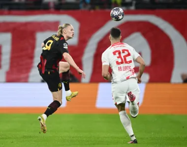 Haaland e Gvardiol em ação em Manchester City x RB Leipzig, na Champions League