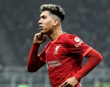 Centroavante vai deixar o Liverpool após oito anos em Anfield