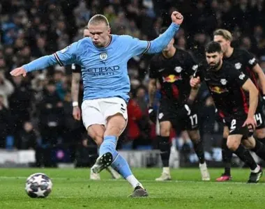 O atacante do Manchester City marcou cinco gols em uma mesma partida da competição