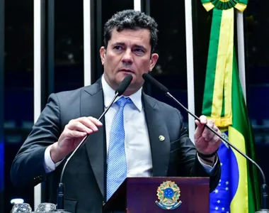 Senador ficou pistola com plano de execução contra ele