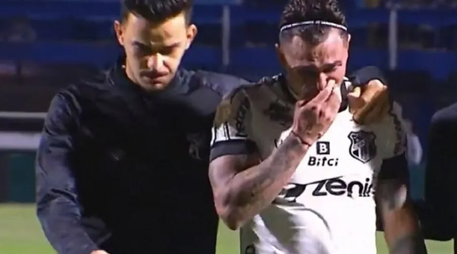 Jogador do Ceará chora após confirmação do rebaixamento