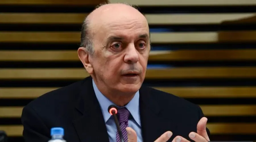 Zé Serra faz críticas ao regime de controle de gastos públicos