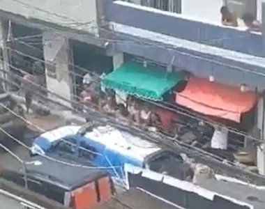 O bairro voltou a ser palco de troca de tiros na tarde desta quinta-feira (8)