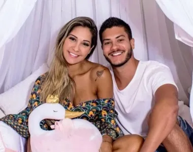 Arthur Aguiar relembra problemas no casamento com Maira Cardi