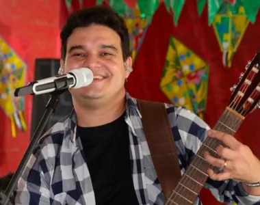 Renan Pinheiro assume vocal em noite das antigas