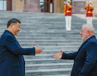Xi Jinping, presidente chinês, e Lula, durante viagem do brasileiro à China