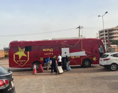 Jogadores conseguiram ônibus para fugir do Sudão passando por inúmeras barreiras do Exército