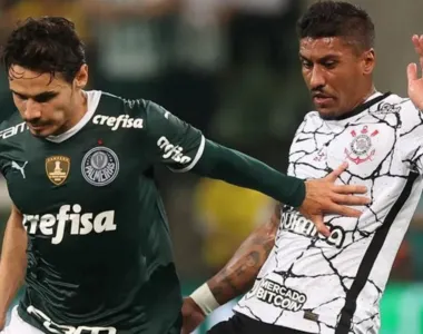 Voando baixo, Rafael Veiga reflete situação do Palmeiras enquanto Paulinho está a cara do Corinthians: apático e escorado
