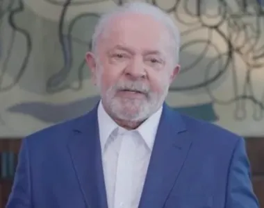 Lula anuncia aumento salarial de 1,3% em cadeia nacional