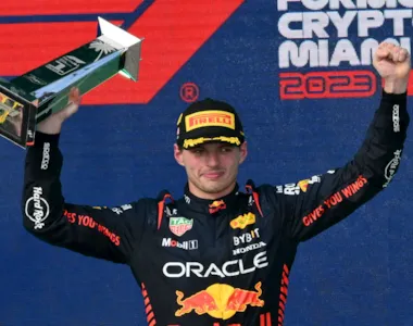 Max Verstappen lidera o campeonato com 14 pontos de vantagem sobre Sérgio ||Perez, seu companheiro de equipe