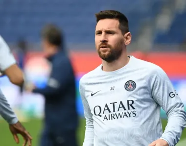 Lionel Messi publicou um pedido de desculpas nas redes sociais e amoleceu a diretoria parisiense