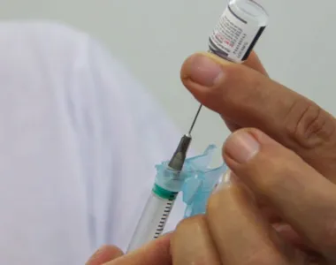 Salvador estende horário da imunização contra a Covid-19 e Influenza