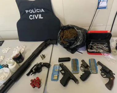 Armas, munições e drogas foram apreendidas com suspeitos durante a Operação Outono