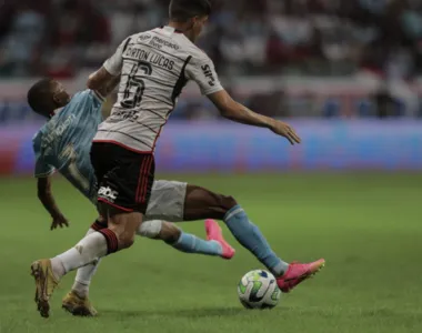 Bahia domina ações do jogo mas é penalizado por arbitragem ruim na Arena Fonte Nova
