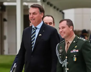 Bolsonaro e seu então ajudante de ordens, Mauro Cid