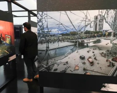 Cenas da destruição está em exposição no congresso